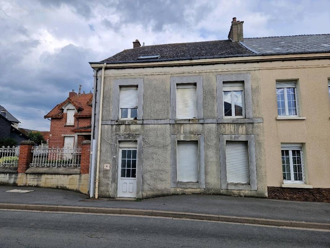 Maison à MAUBERT-FONTAINE