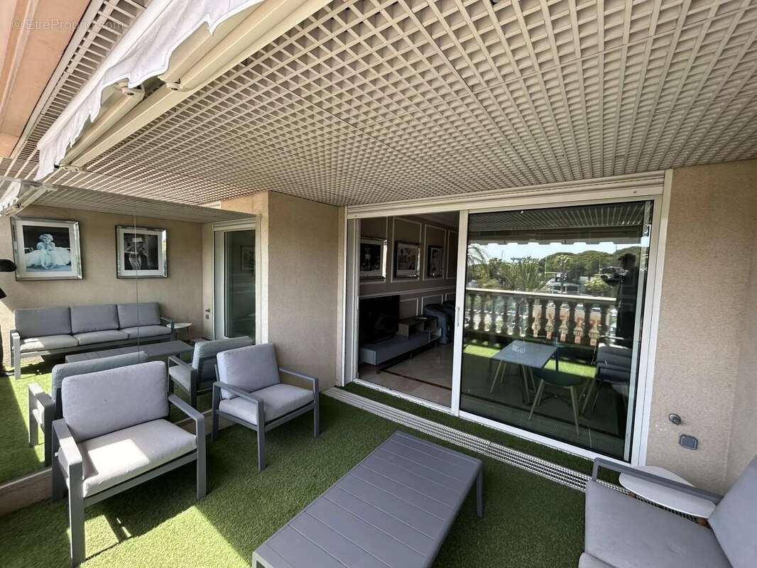 Appartement à VALLAURIS
