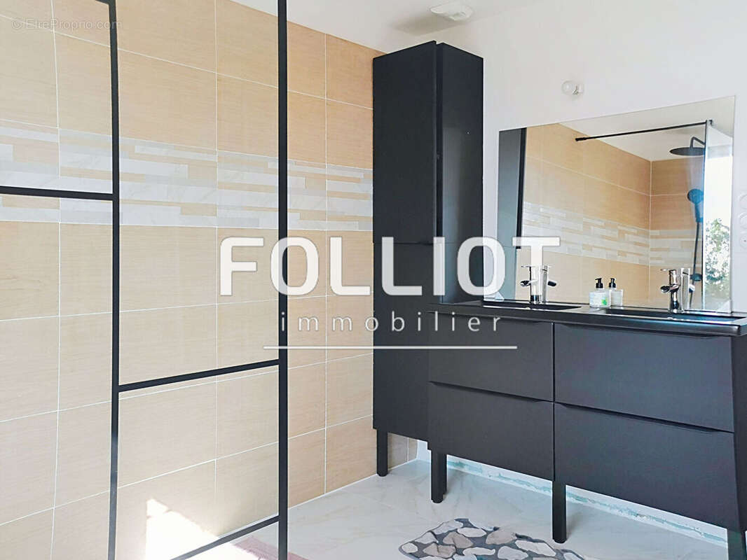 Maison avec dépendances sur 1 hectare - photo 10