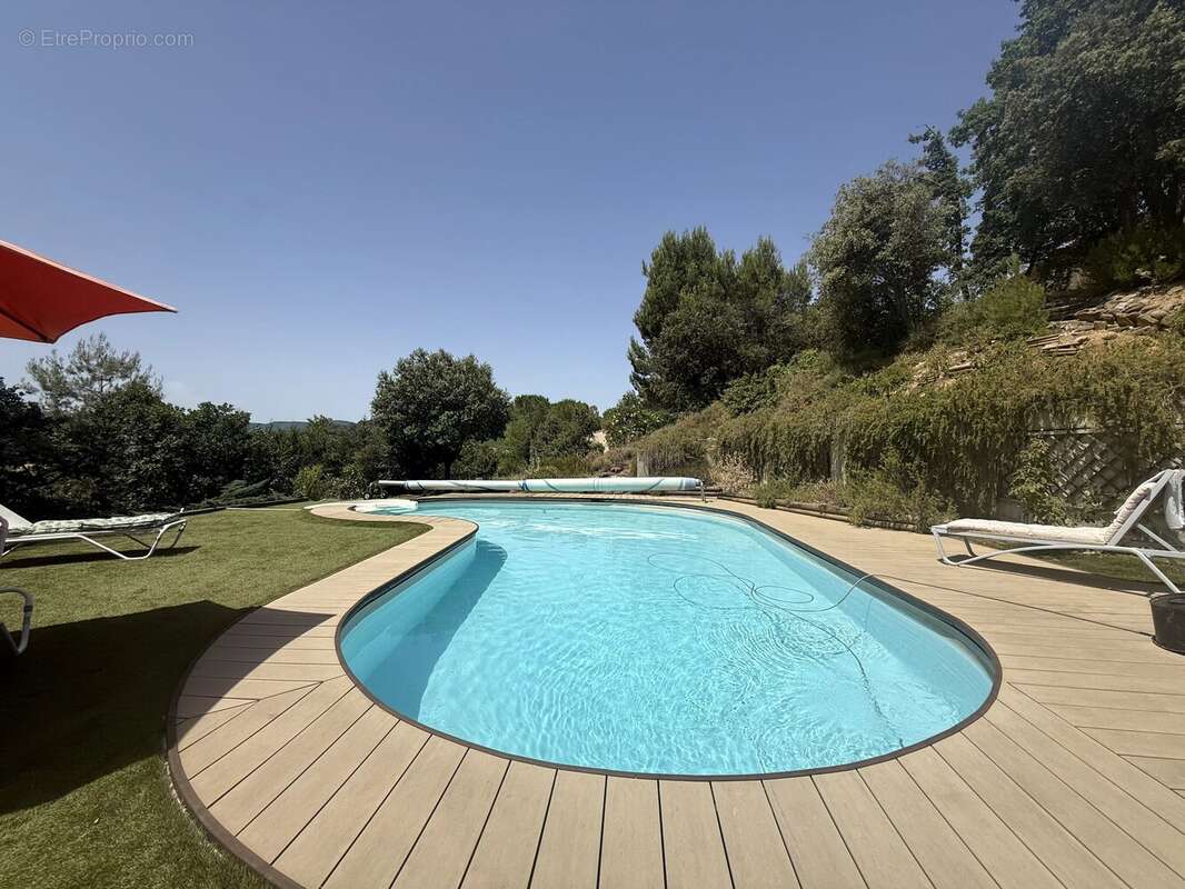 Villa de charme avec vue dégagée, piscine et plus de 1 hectare de terrain - photo 21