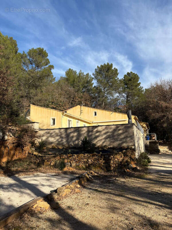 Maison à EVENOS