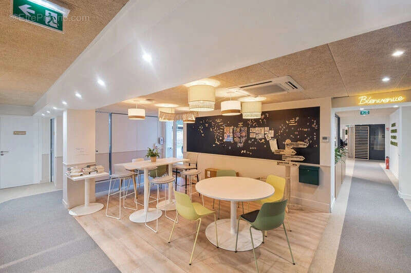 Métros Pt de Saint-Cloud et Pt de Sèvres, CORPIMMO vous propose à la vente un plateau indépendant avec sa grande cour et 15 plac - photo 9