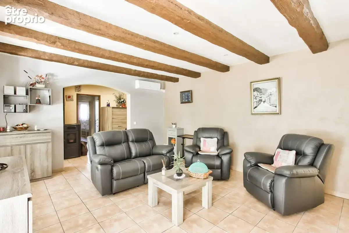 Maison de plain pied T4 de 92 m² sur 1000 m² de terrain avec 2 garages et dépendances à TAVERNES 83670 - photo 5