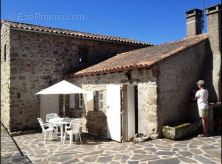 Propriete de caractere avec piscine et 2.5 hectares de terrain : - photo 18