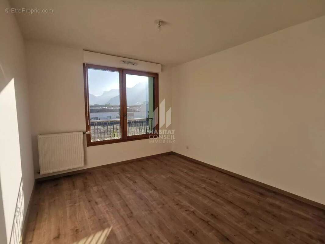 Appartement à LE PONT-DE-CLAIX