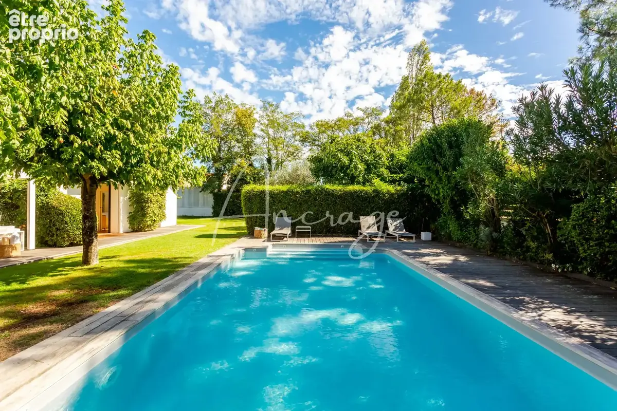 Maison contemporaine de 193 m2 habitables sur une parcelle de 1 176 m2 avec piscine - photo 3