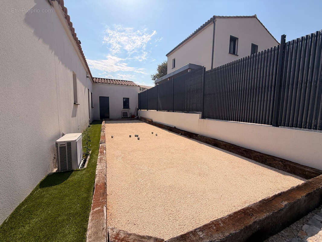 MONTPEZAT Villa contemporaine 5 pièces de 127 m2 avec piscine, jacuzzi, terrain de pétanque - photo 3