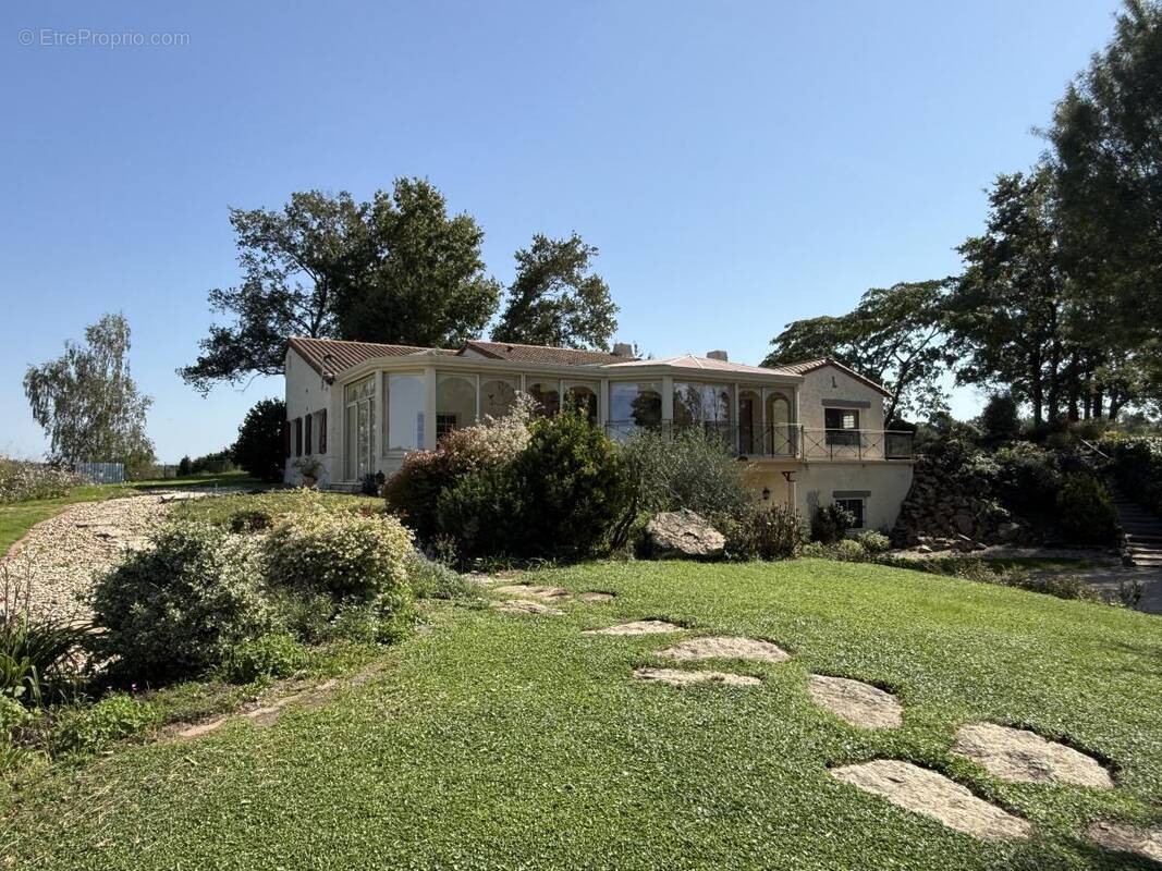 Maison à LA TESSOUALLE