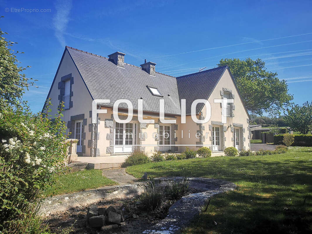 Maison à CAROLLES