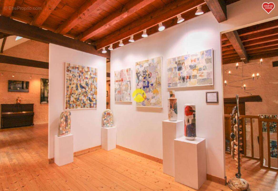 Commerce à LE BUISSON-DE-CADOUIN