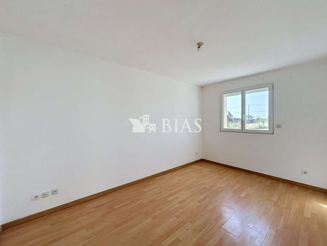 Maison 108 m² à Criquebeuf-La-Campagne  - photo 8