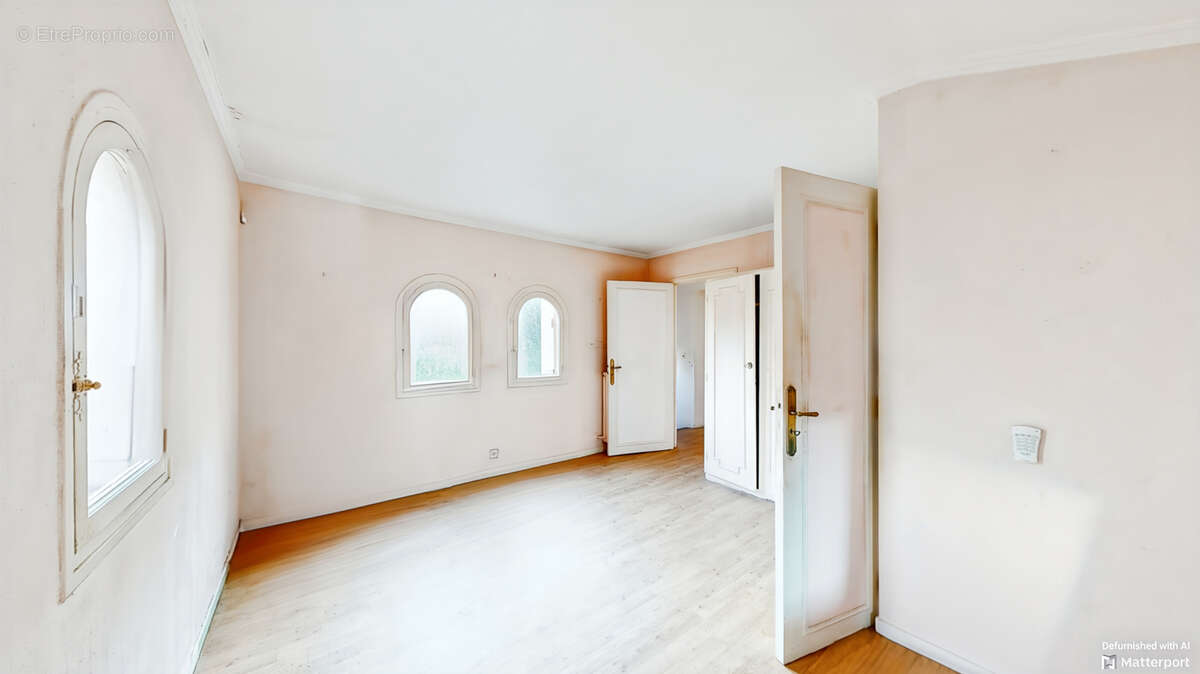 Maison à rénover, piscine, terrain 1660 m2 - photo 20