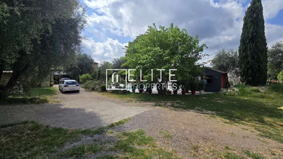 Maison en pierre 233m² & piscine + dépendances - grasse - photo 9