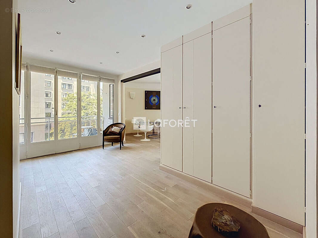 Paris 16e Secteur Mallet-Stevens  Appartement 3 pièces de 94,30 m² - photo 8