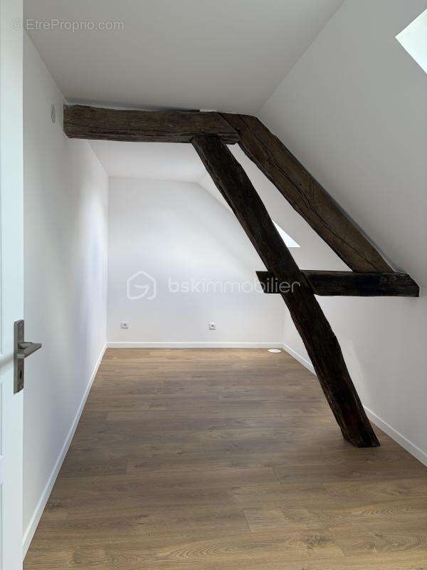 Très belle maison de la fin du 19 ème siècle entièrement rénovée, composée de ses 3 chambres et de son garage ! - photo 8