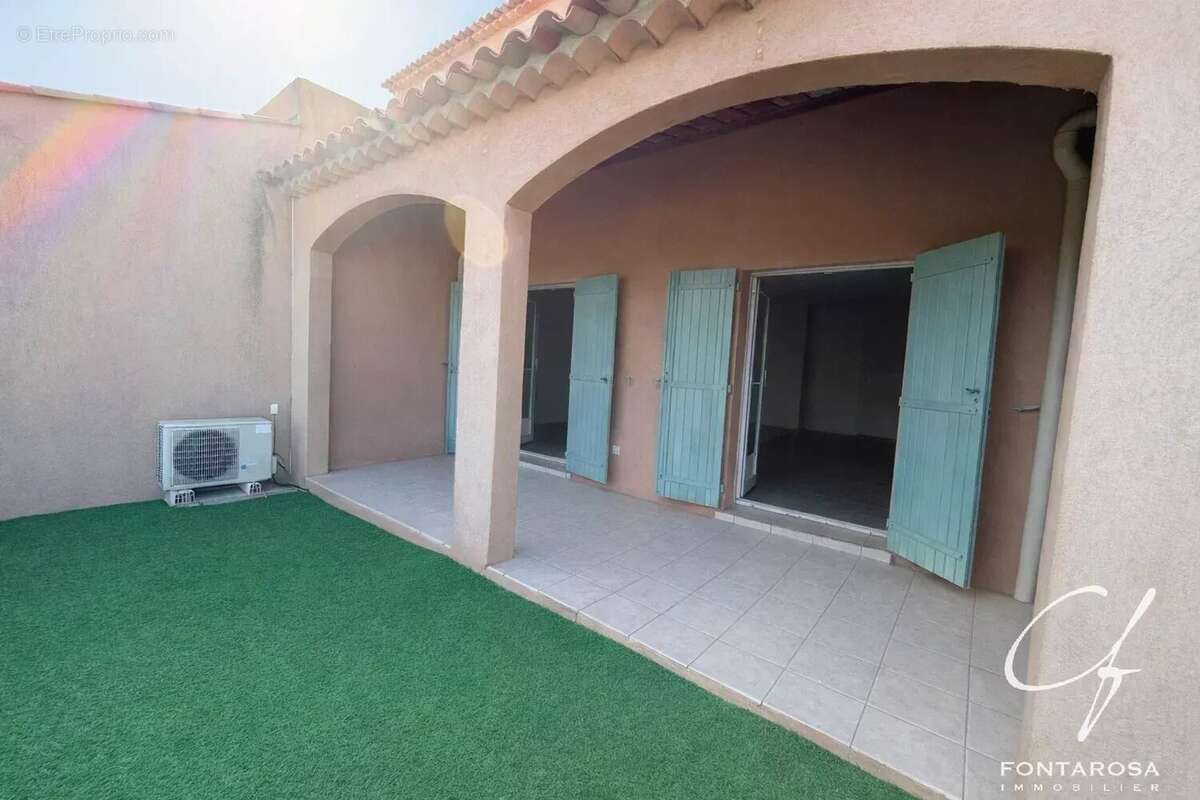 Appartement à ROQUEBRUNE-SUR-ARGENS
