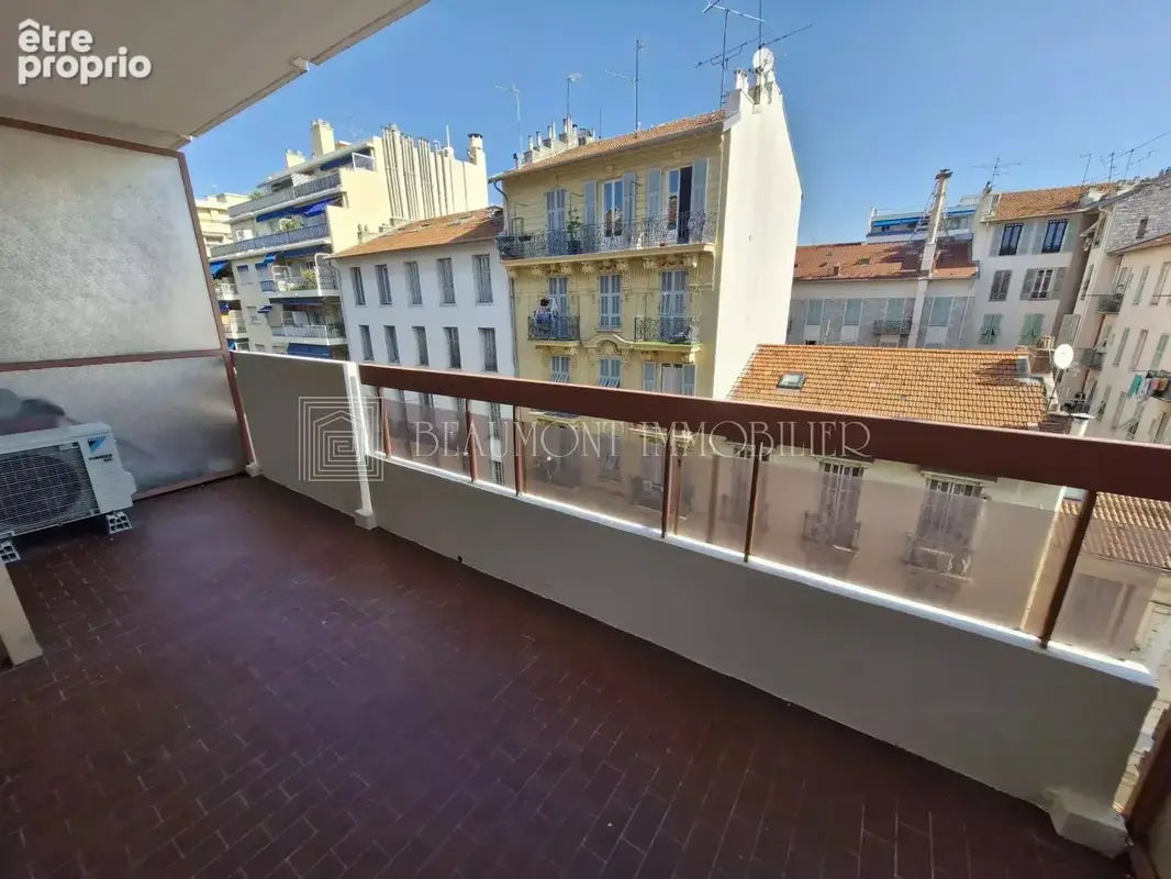 F1 étage élevé , Terrasse Parking à 2 pas de la Place Garibaldi - photo 4