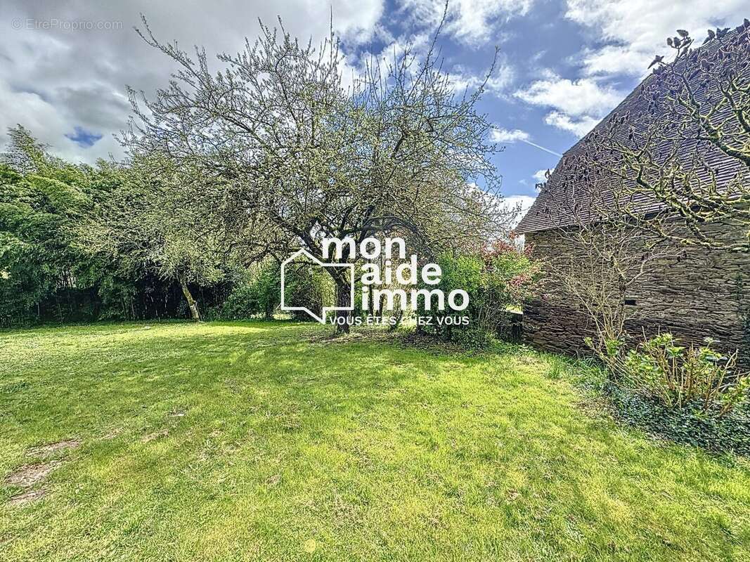 Maison à SAINT-PRIEST-LES-FOUGERES