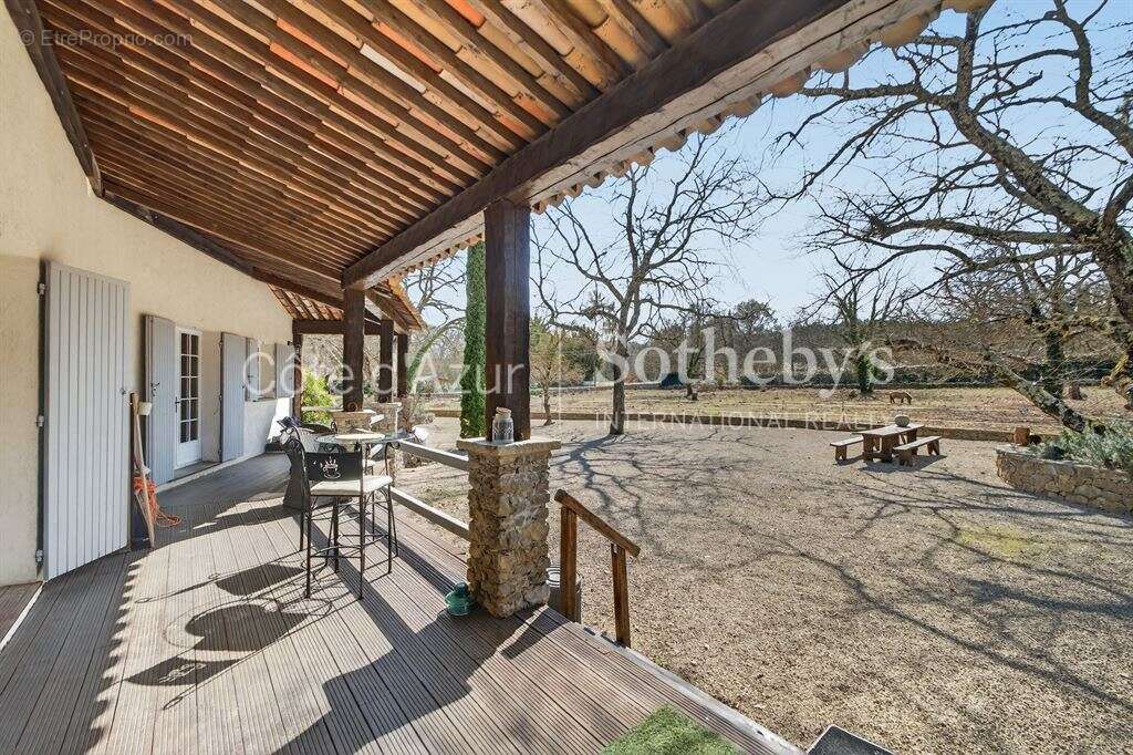 Maison à TOURRETTES