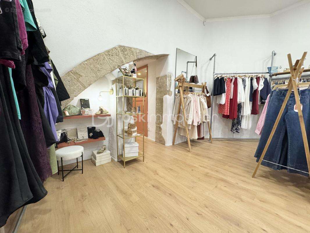 Opportunité unique au cœur de Béziers : Local commercial spacieux et moderne - photo 2