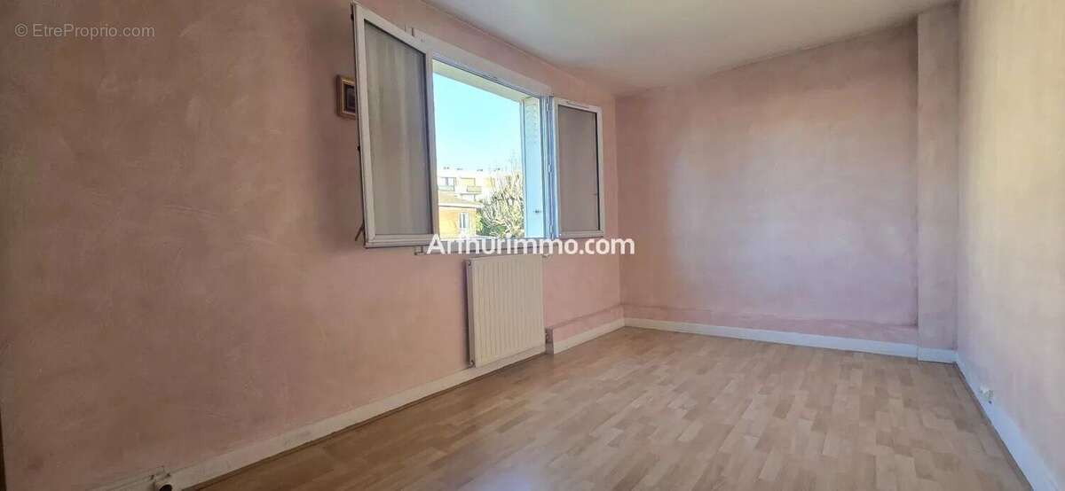 Appartement à SAINT-MAUR-DES-FOSSES