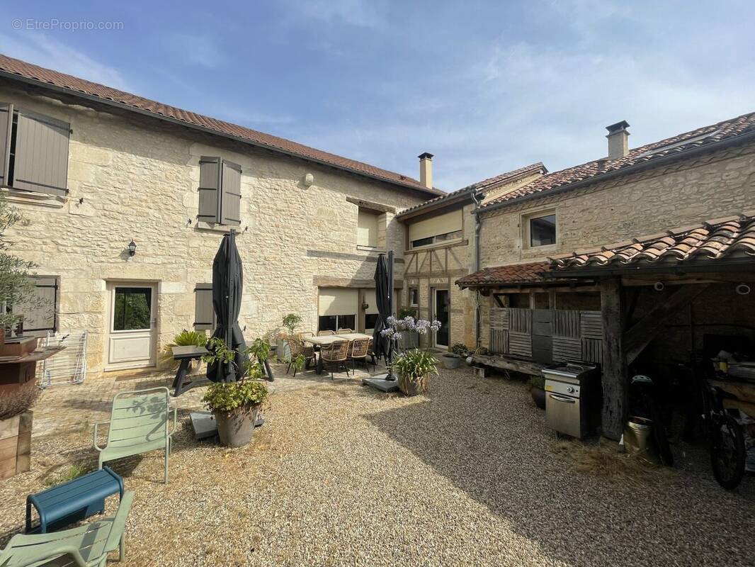 Maison à SAVIGNAC-LES-EGLISES