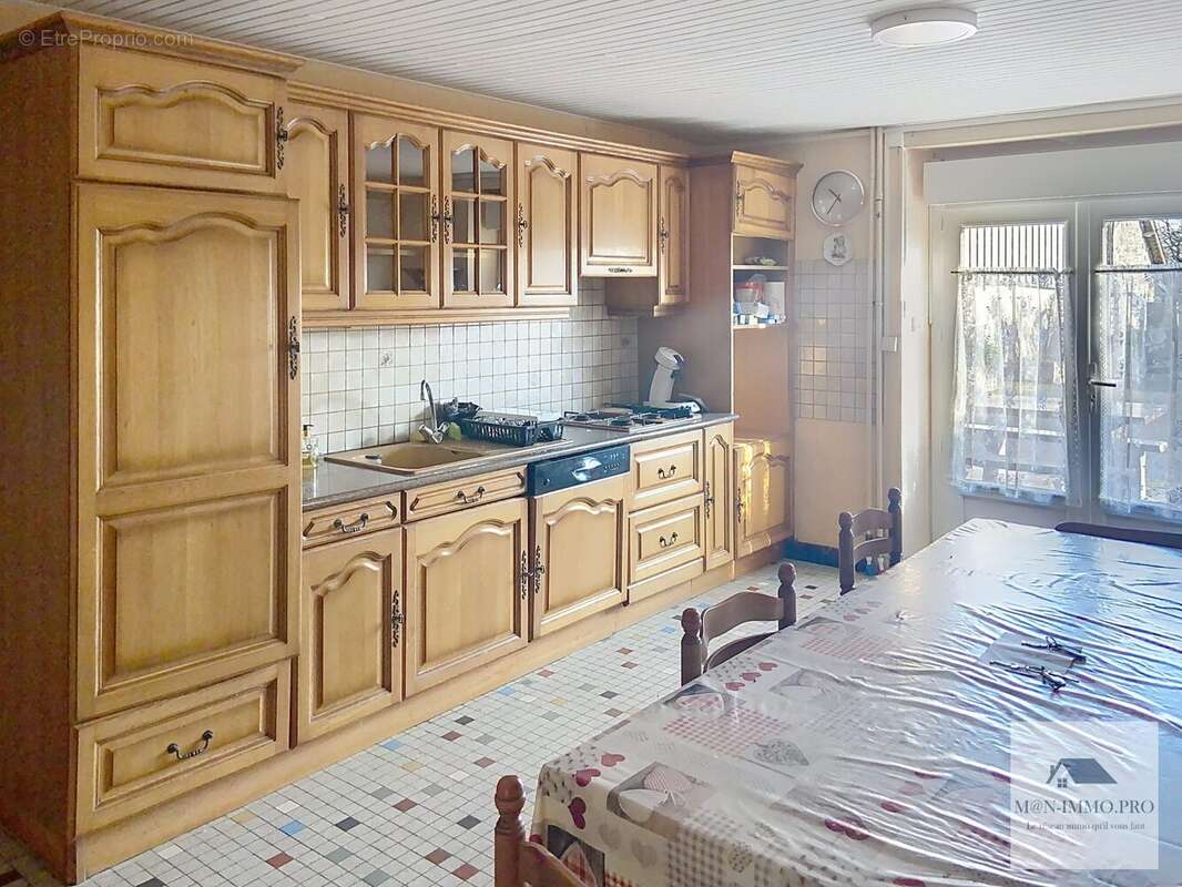 Maison à MONTOURS