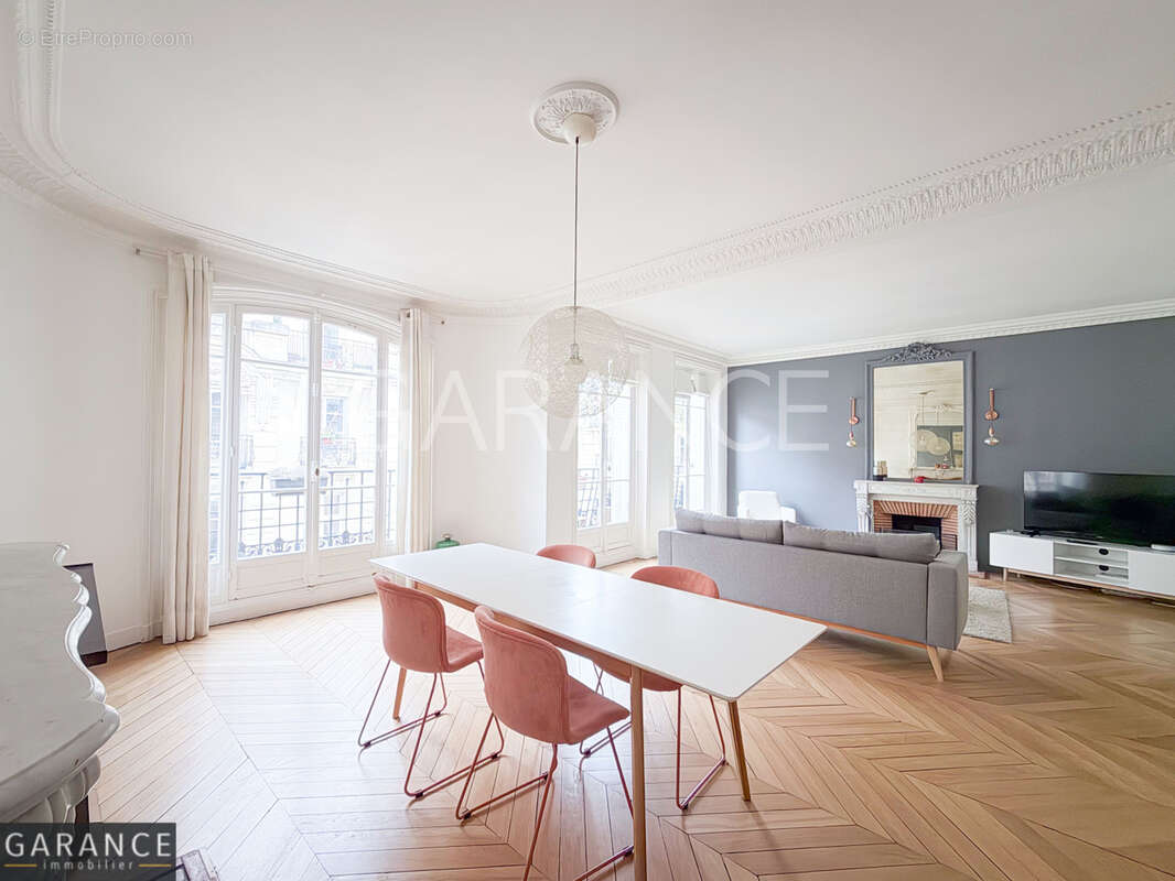 Appartement à PARIS-14E