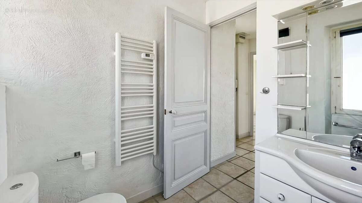 Appartement à VALLAURIS