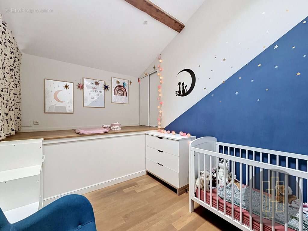Exclusivité - Liergues Centre Bourg - Loft 5 chambres, 236 m² avec jardin et stationnements - photo 7