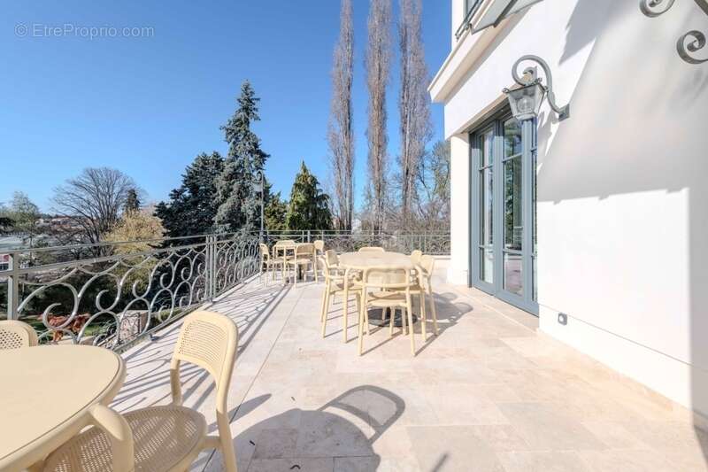 Maison bourgeoise 255 m² entièrement rénovée, parc clos et arboré de 4 303 m² (piscinable), 3 garages, terrasse, jacuzzi - photo 16