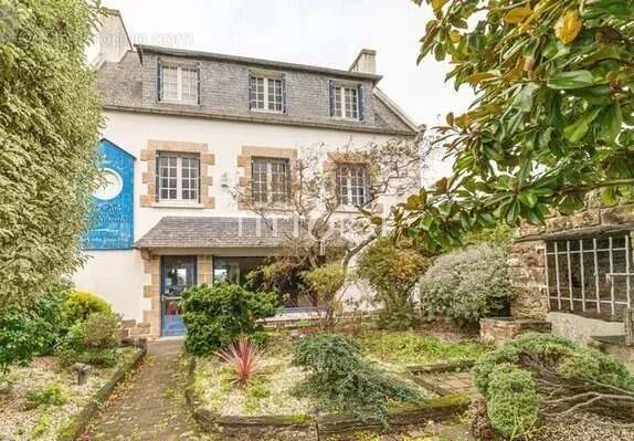 Maison à PLOUGASNOU