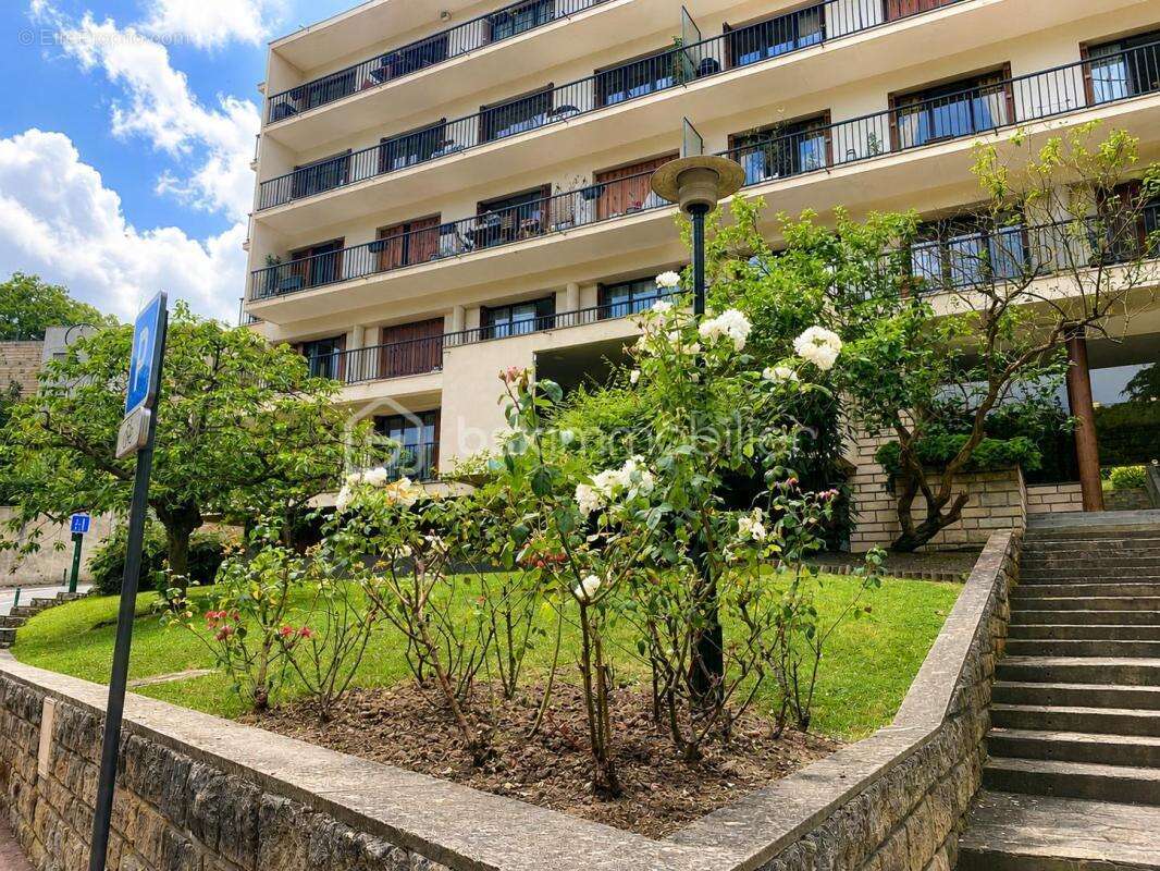 Appartement à VILLE-D'AVRAY