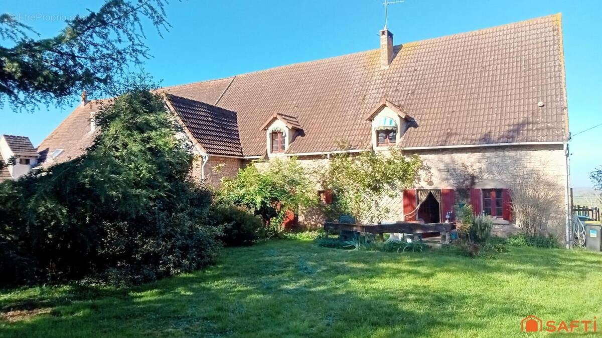 Photo 1 - Maison à SAINT-PIERRE-LES-ETIEUX