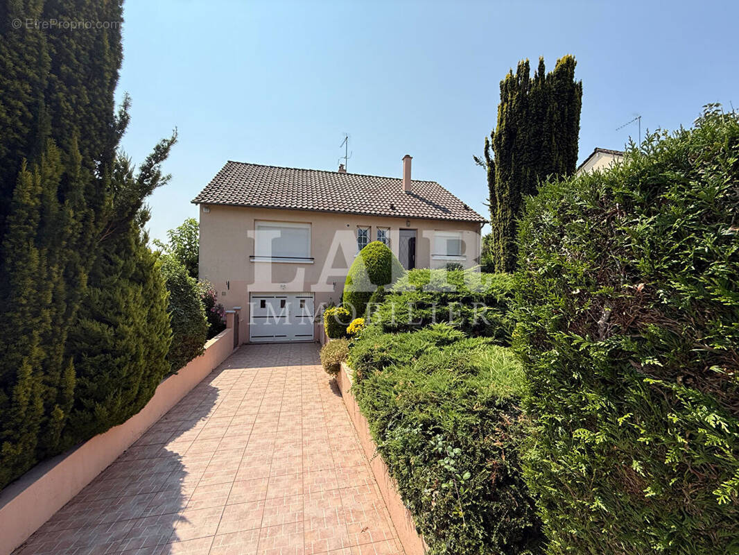Maison à FRESNAY-SUR-SARTHE