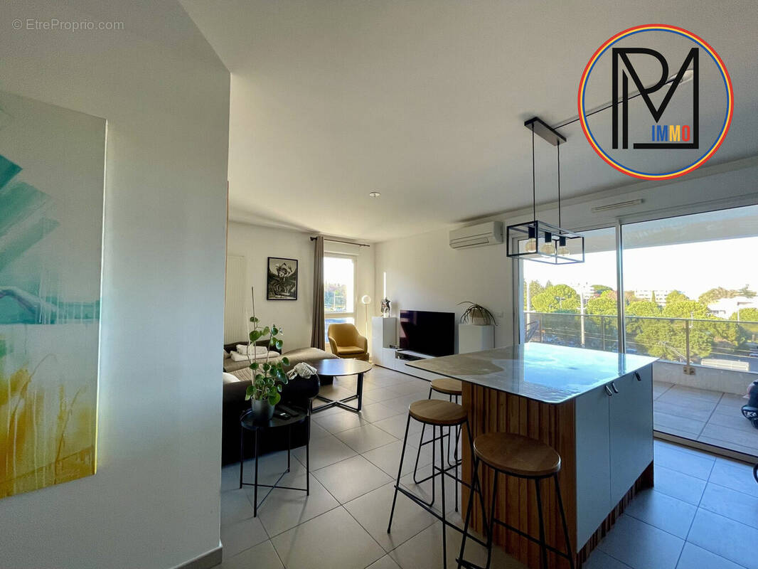Dès l'entrée: un bel espace de vie moderne et très lumineux.  - Appartement à MONTPELLIER