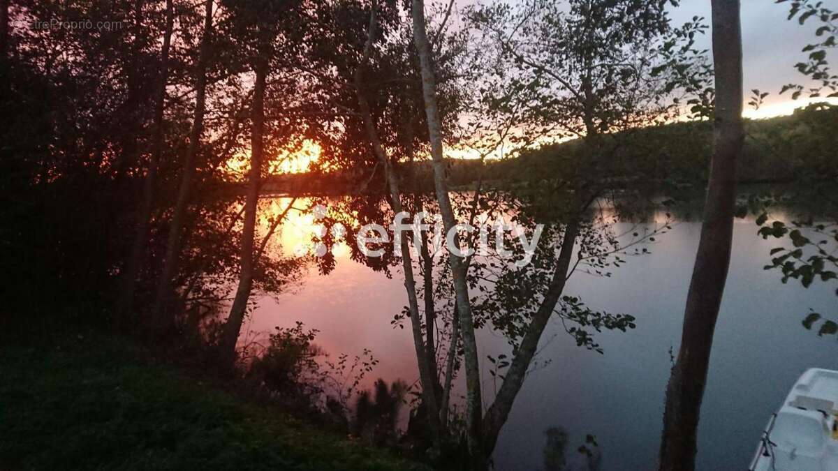 Terrain à SAINT-PIAT