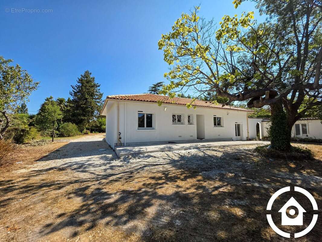 Maison 84 m² à Gensac-La-Pallue  - photo 3