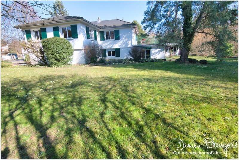 Maison à SAINT-GENIS-POUILLY