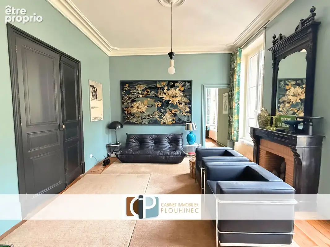 Charme & élégance pour ce bel appartement rénové avec garage. - photo 8