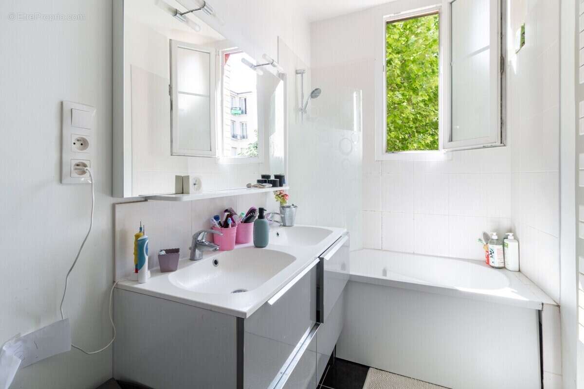 Appartement à COURBEVOIE