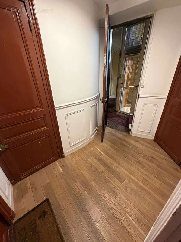 PARIS 6ᵉ – RUE DE RENNES – Un petit appartement qui a tout d'un grand ! - photo 8