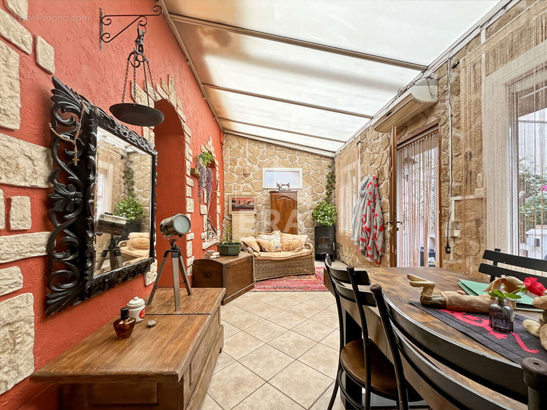 Appartement à MARSEILLE-4E