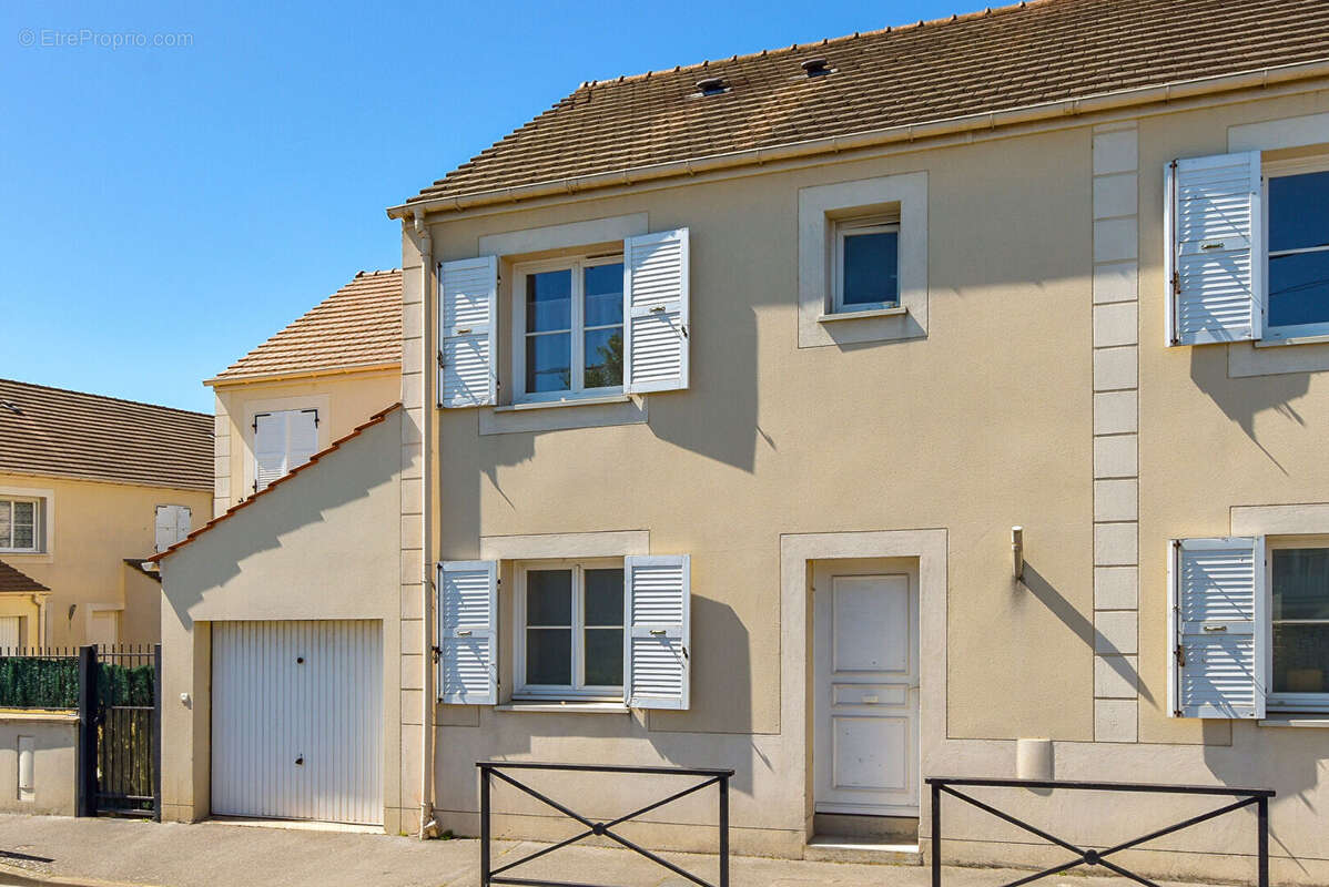 Maison à GUIGNES