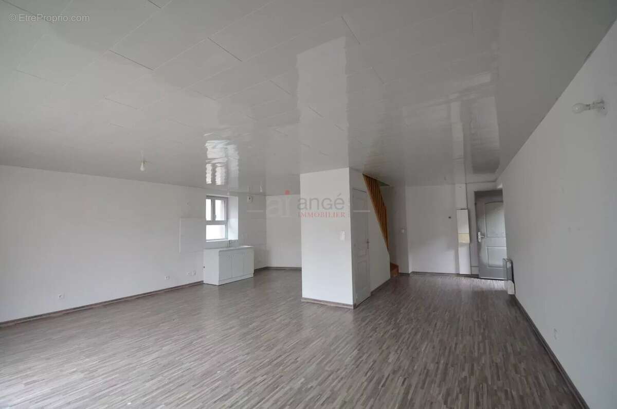 Appartement à NEUVILLE-SUR-AIN