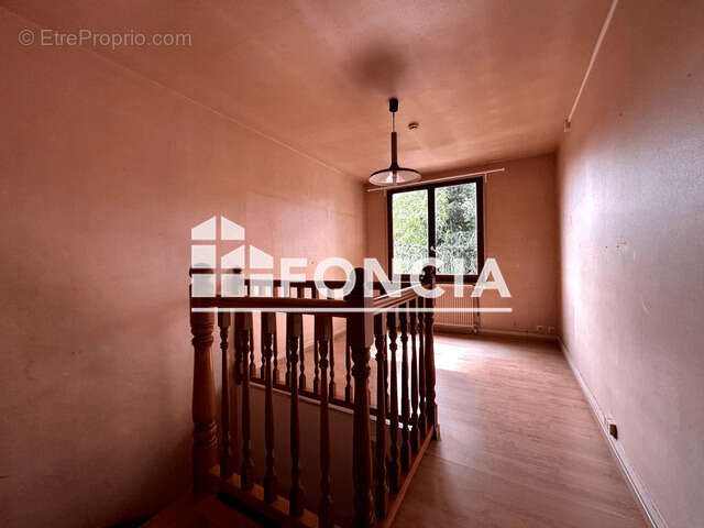 Maison à FONTENAY-LE-VICOMTE