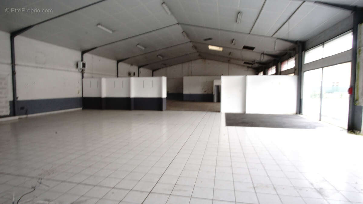 Local commercial - photo 3