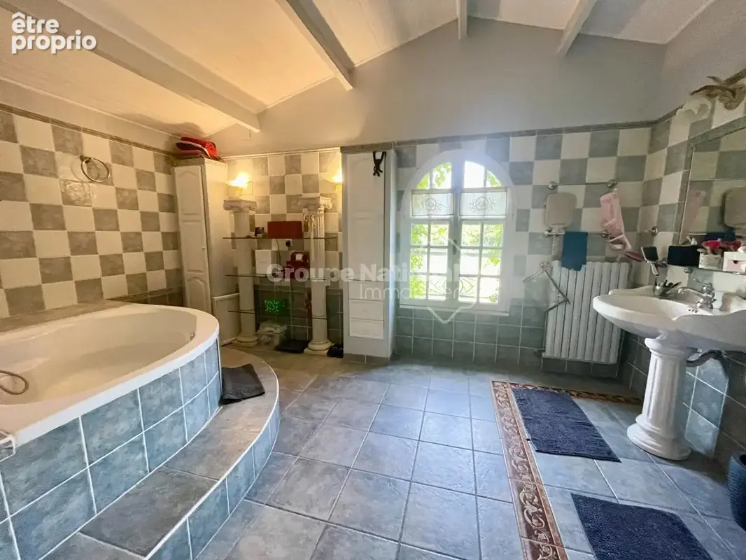 A VENDRE ROGNONAS  Maison familiale de caractère avec jardin, piscine, patio et solarium - photo 9