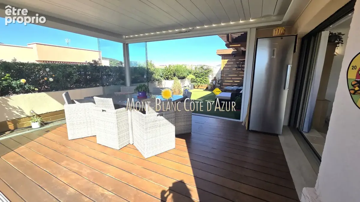 Appartement type villa sur le toit de 80 m2 environ, 3 chambres, vue mer, terrasse 100 m2, garage, cave - photo 8