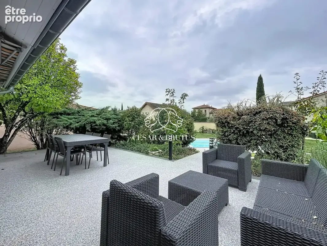 Maison 8 pièces 240 m² à vendre à Chassieu (69680) - photo 3